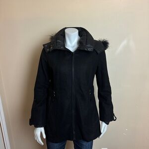 ELLABEE - Black wool-blend coat with fur trim hood Medium - p2p 20"